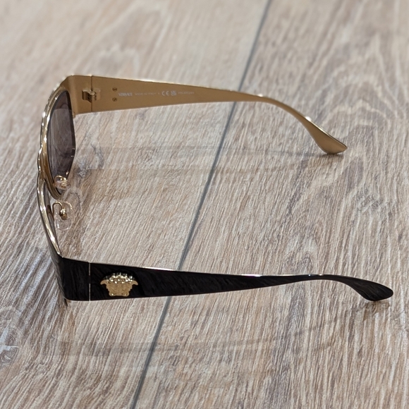 $513 Mens Authentic VERSACE 56MM Square Sunglasses Black/Gold - Picture 2 of 8